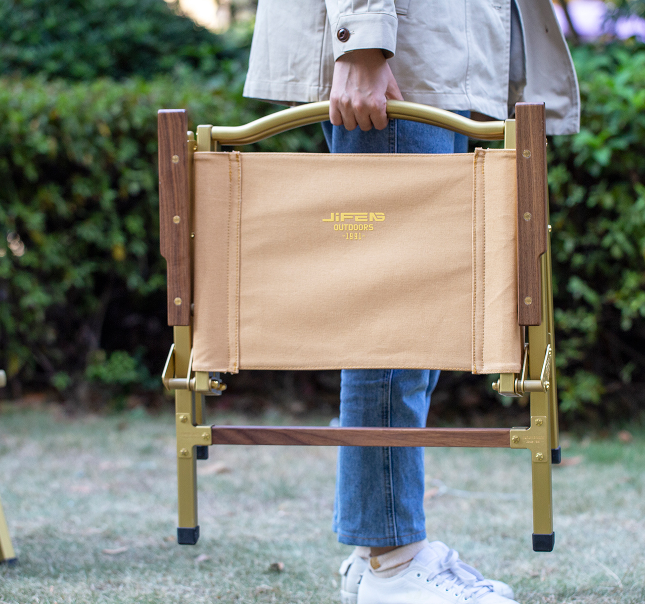 Outdoor folding table