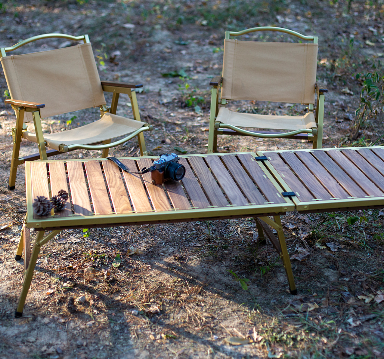 Outdoor folding table