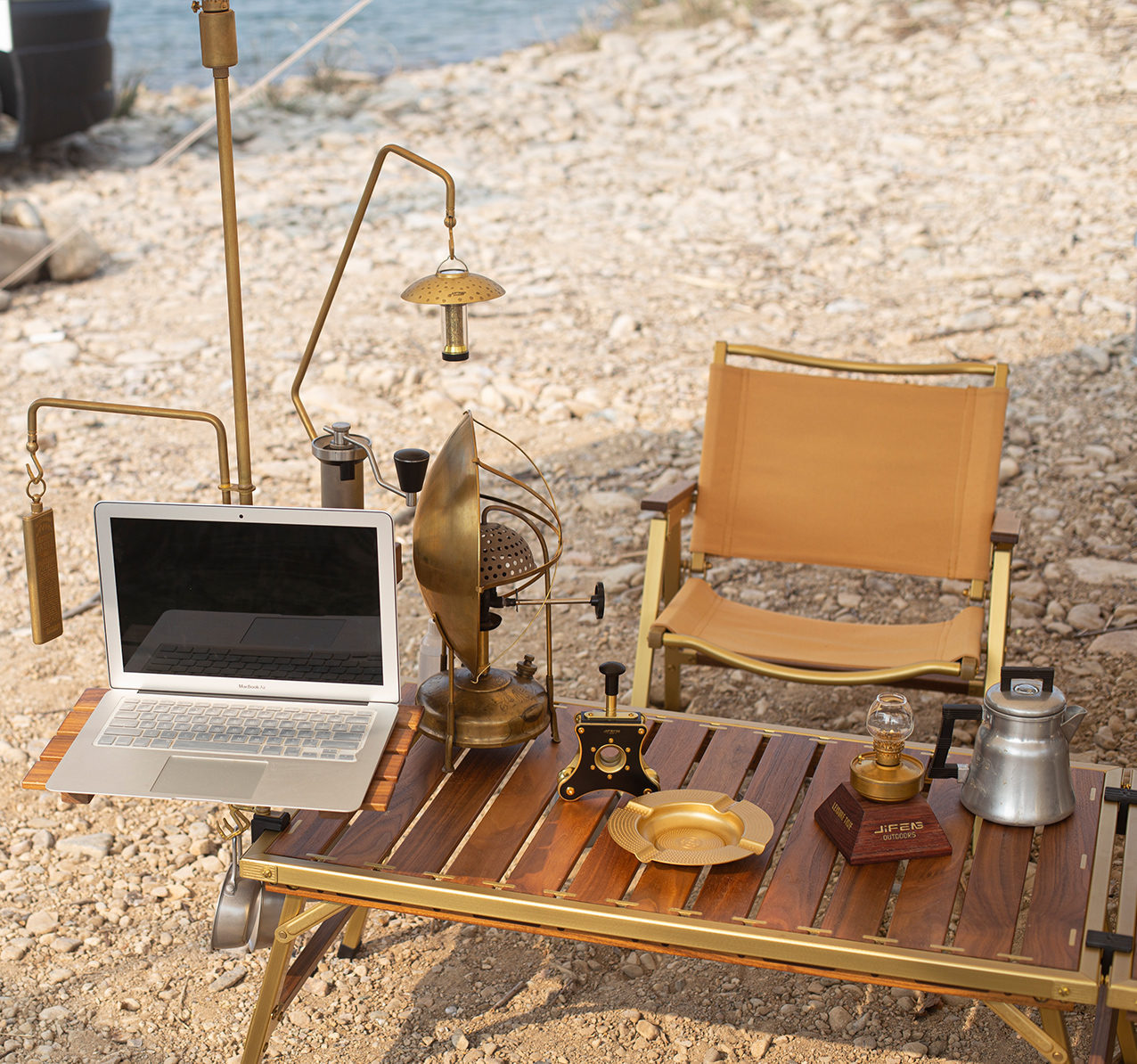 Outdoor folding table