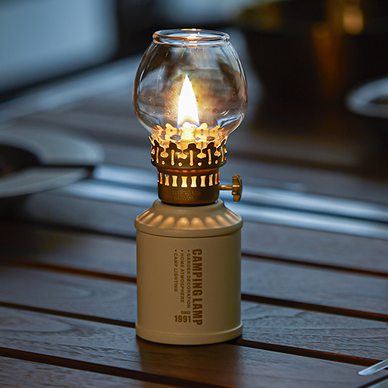 Camping oil lamp